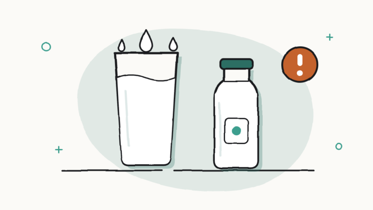 Vaso y botella de leche con gotas y una señal de aviso